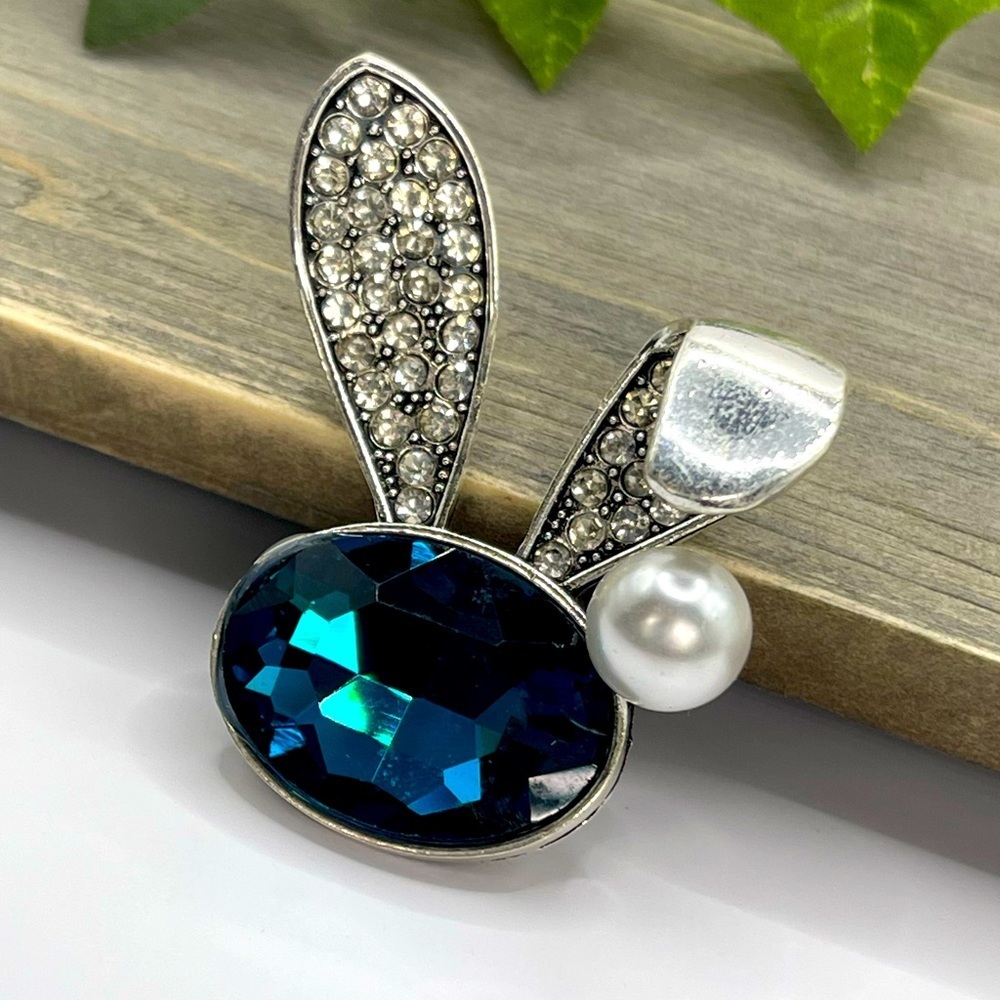 🌻 Rhinestone Rabbit Ears Brooches - Picture 4 of 7